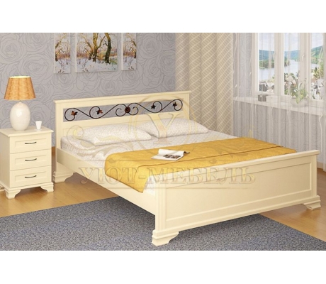 Деревянная двуспальная кровать из массива Лира с ковкой