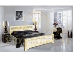 Деревянная двуспальная кровать из массива Лира с резьбой